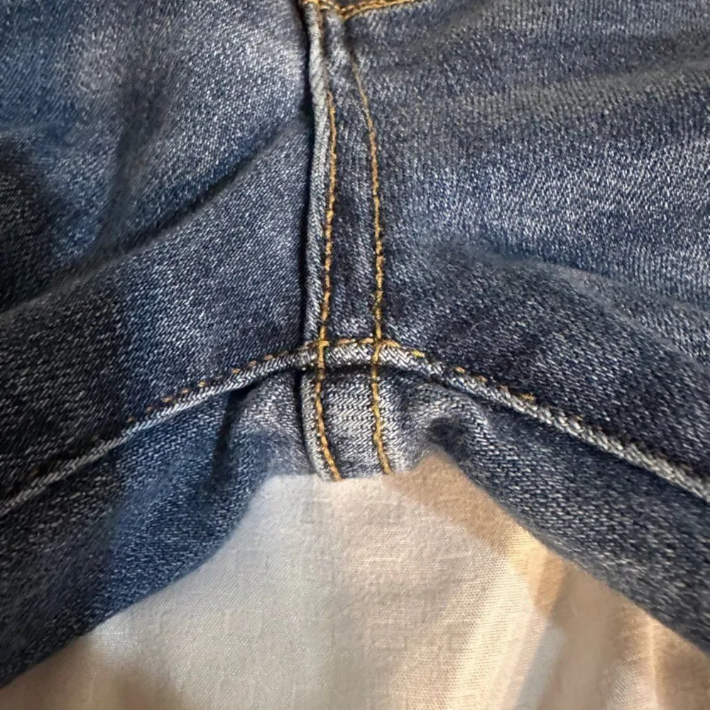 Judy Blue Jeans Size 2 Inseam 28 inches Skinny with 8.5 Blowfish Shoes